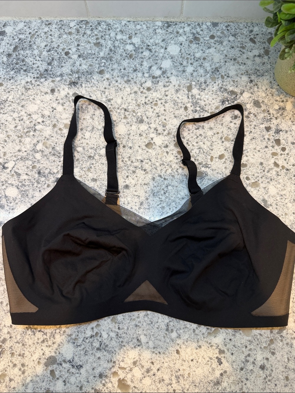 Honeylove Black Wireless Comfort Bra with padded Insets size large new no tags